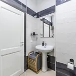 The Seabreeze By Pikhost Apartman
